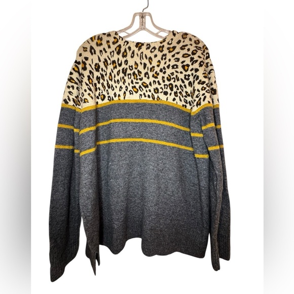 Beach Lunch Lounge Women’s Animal Print Sweater Size XXL Gray Yellow Pullover - Picture 2 of 7